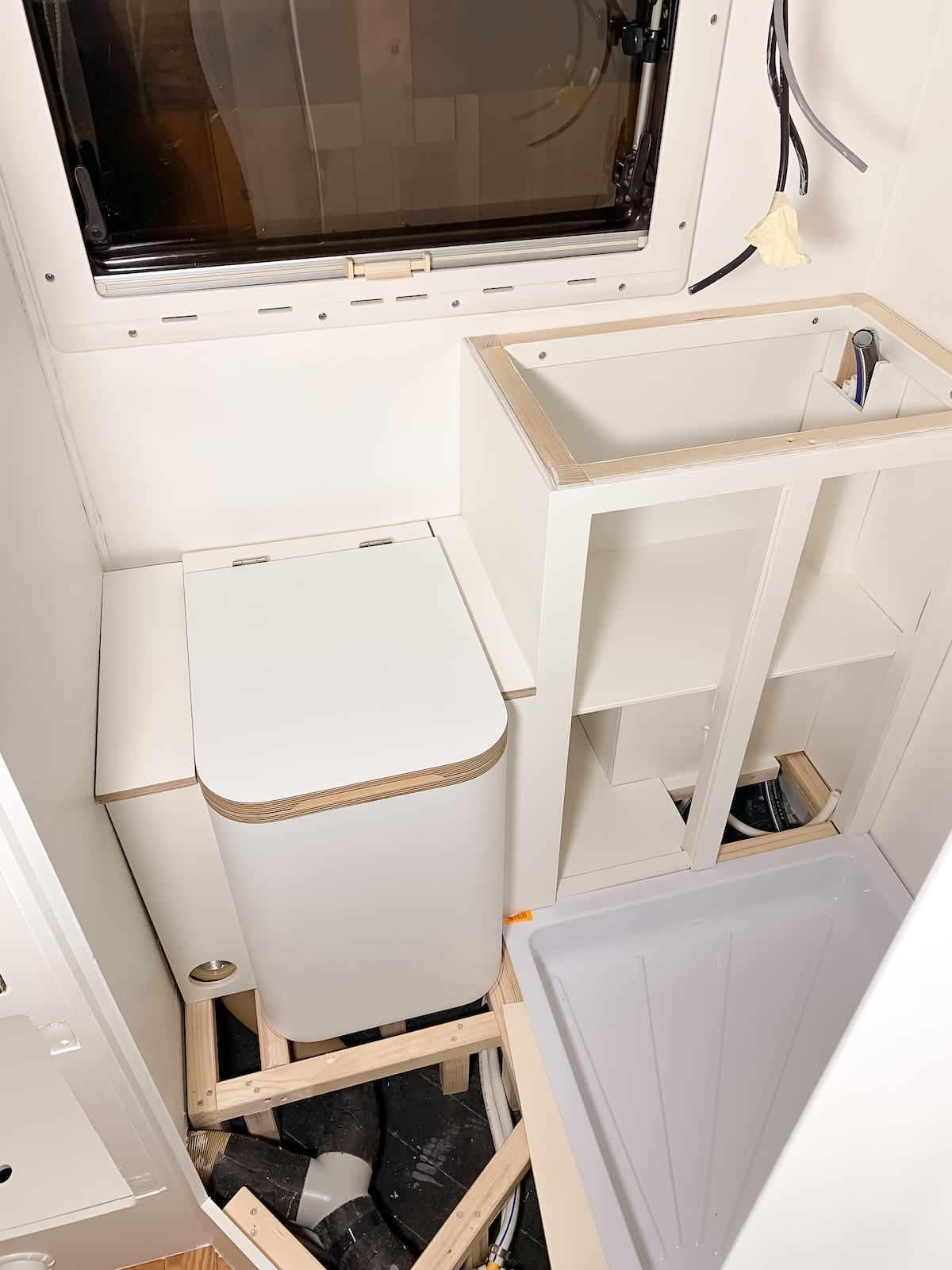 Wohnmobil Renovierung - Das Badezimmer - Wohnmobil Makeover - Camper Renovieren - Camper Umstyling - Womo - Wohnmobil Badezimmer - Boho Camper - Boho Badezimmer - Tiny House Badezimmer - Vorher/Nachher - Fashionladyloves by Tamara Wagner